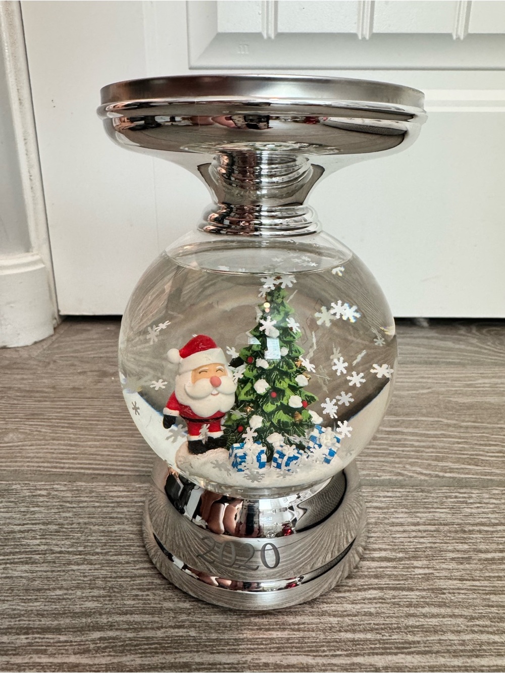 LIMITED EDITION 2020 Bath & Body Works Santa Water Globe 3-Wick Candle Holder